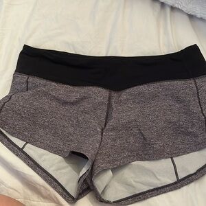 Lululemon speedup short size 4 2.5 length color grey with black wasteband